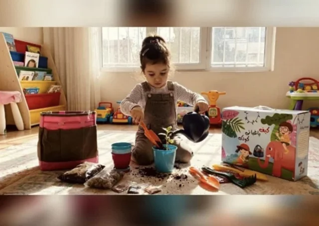 کیف باغبانی کودک، «این محصول تولید مجموعه ماست.»